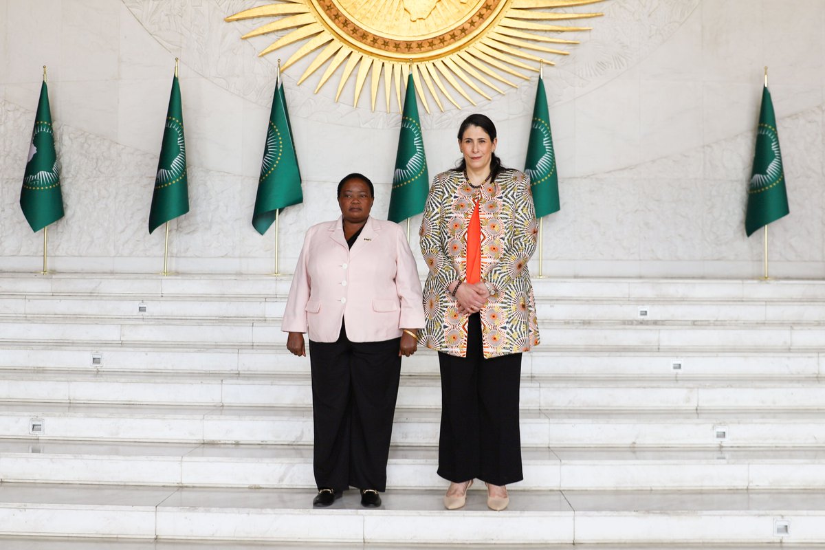 _AfricanUnion's tweet image. H.E. Ambassador Selma Malika Haddadi, @DCP_Haddadi Deputy Chairperson of the African Union Commission, on behalf of the AU Commission Chairperson H.E. Mahmoud Ali Youssouf, received Rt. Hon. Robinah Nabbanja, Prime Minister of #Uganda, at the AU Headquarters today 29th April