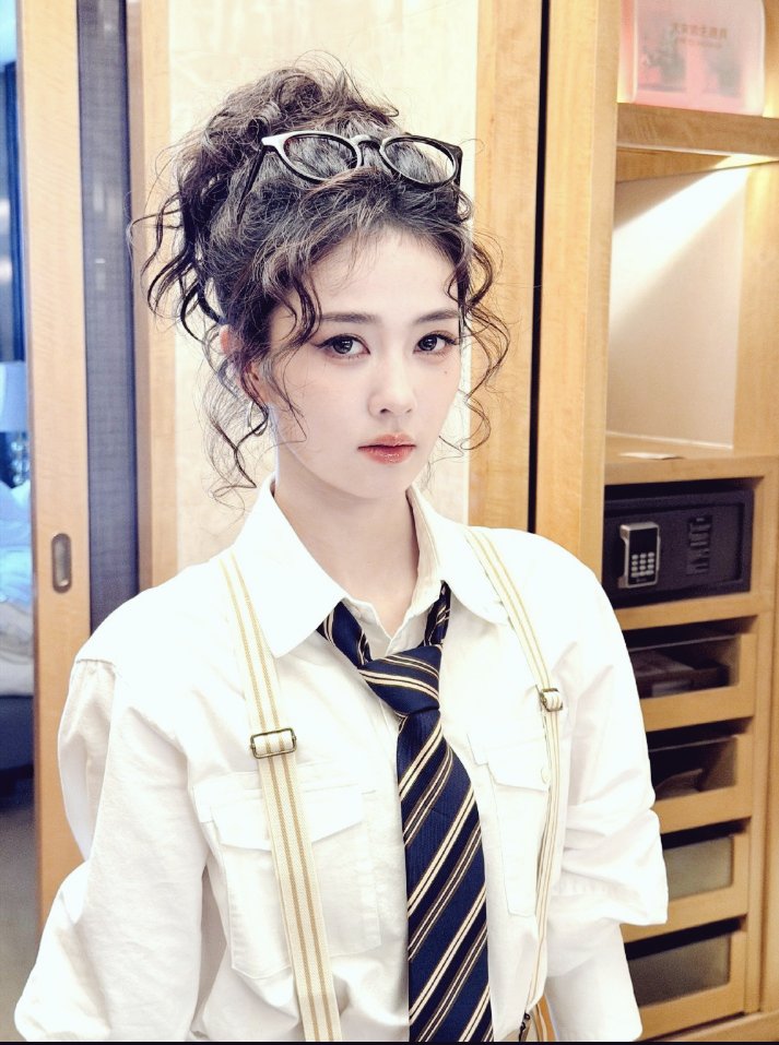 joyandvictoriaT's tweet image. The #Cdrama takeover on TikTok is officially #ZhaoLusi’s world. 👑✨
Check out the most viewed Chinese actresses as of April 2026:
1️⃣ #ZhaoLusi — 25.6B 🔥
2️⃣ #BaiLu — 13.5B
3️⃣ #ChengXiao — 7.2B
4️⃣ #EstherYu — 6.3B
5️⃣ #Dilraba — 5.1B
6️⃣ #WangChuran — 4.5B
7️⃣ #YangZi — 3.7B
8️⃣