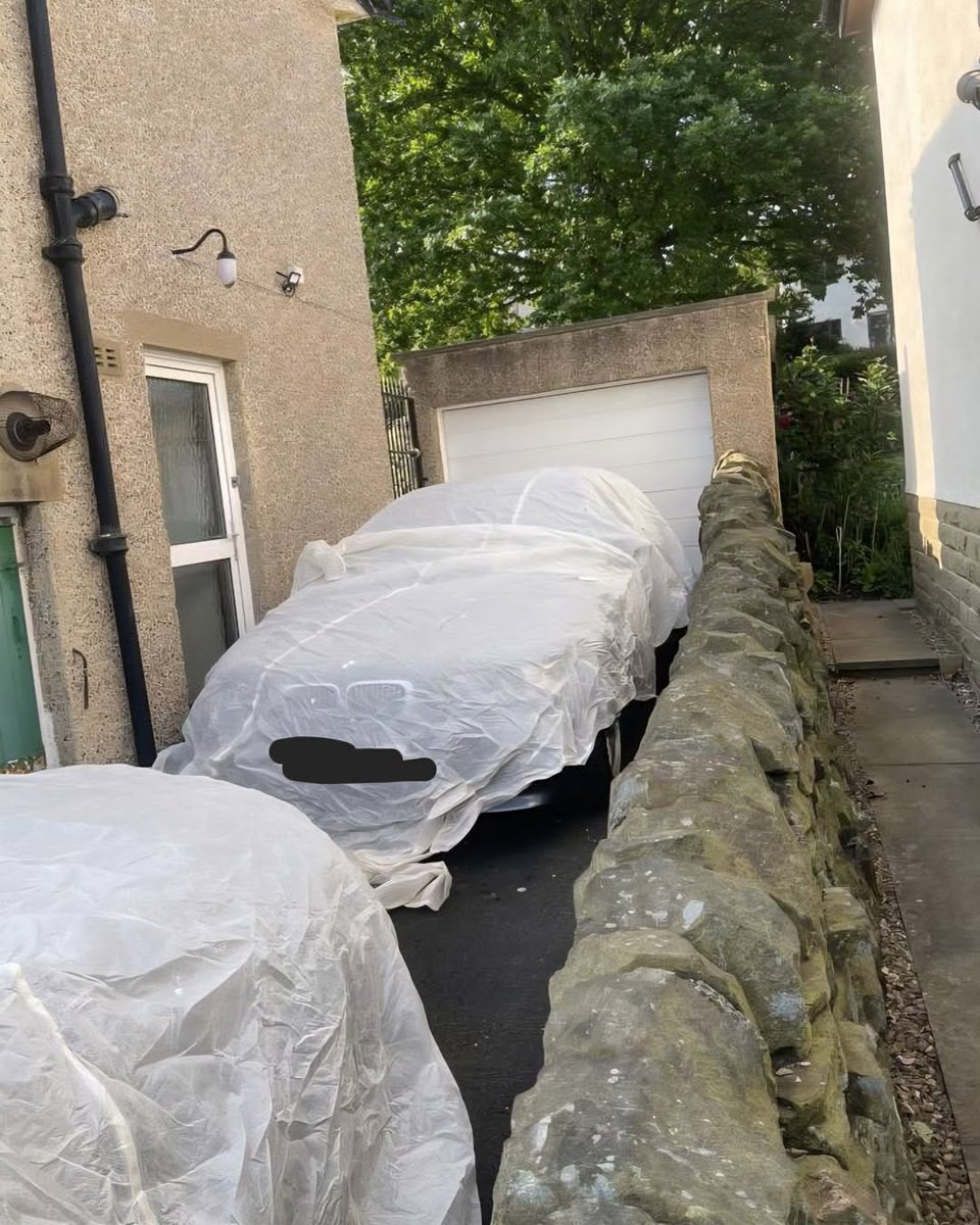 DecoratorsU's tweet image. When next door isn't in to move their cars... They'll wonder what the hell's going on if they come home.

#cars #decorator #paint