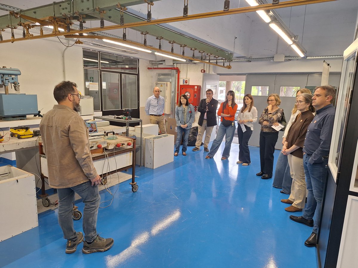 IETorroja's tweet photo. #CooperaciónCientífica #CSIC
El equipo directivo y responsables técnicas de laboratorios del @IGME1849 visitaron el IETcc en una jornada orientada a reforzar la cooperación científica y técnica entre ambos centros del CSIC.
https://t.co/VaX1pac8WU
#IETcc #IGME https://t.co/4Htevn4eSl