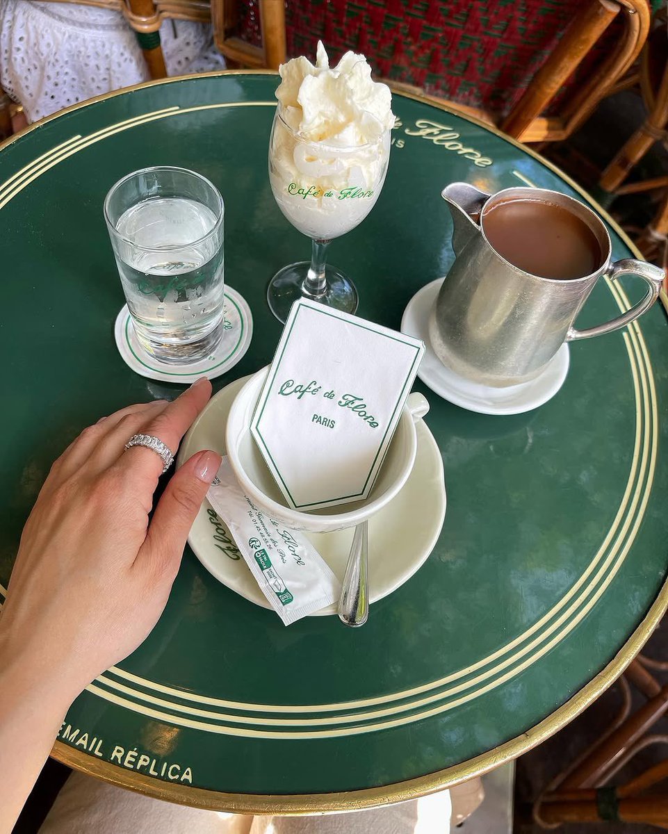 AngelBaby_798's tweet image. Today at Cafe de Flore #France 🇫🇷 #Paris #Coffee☕