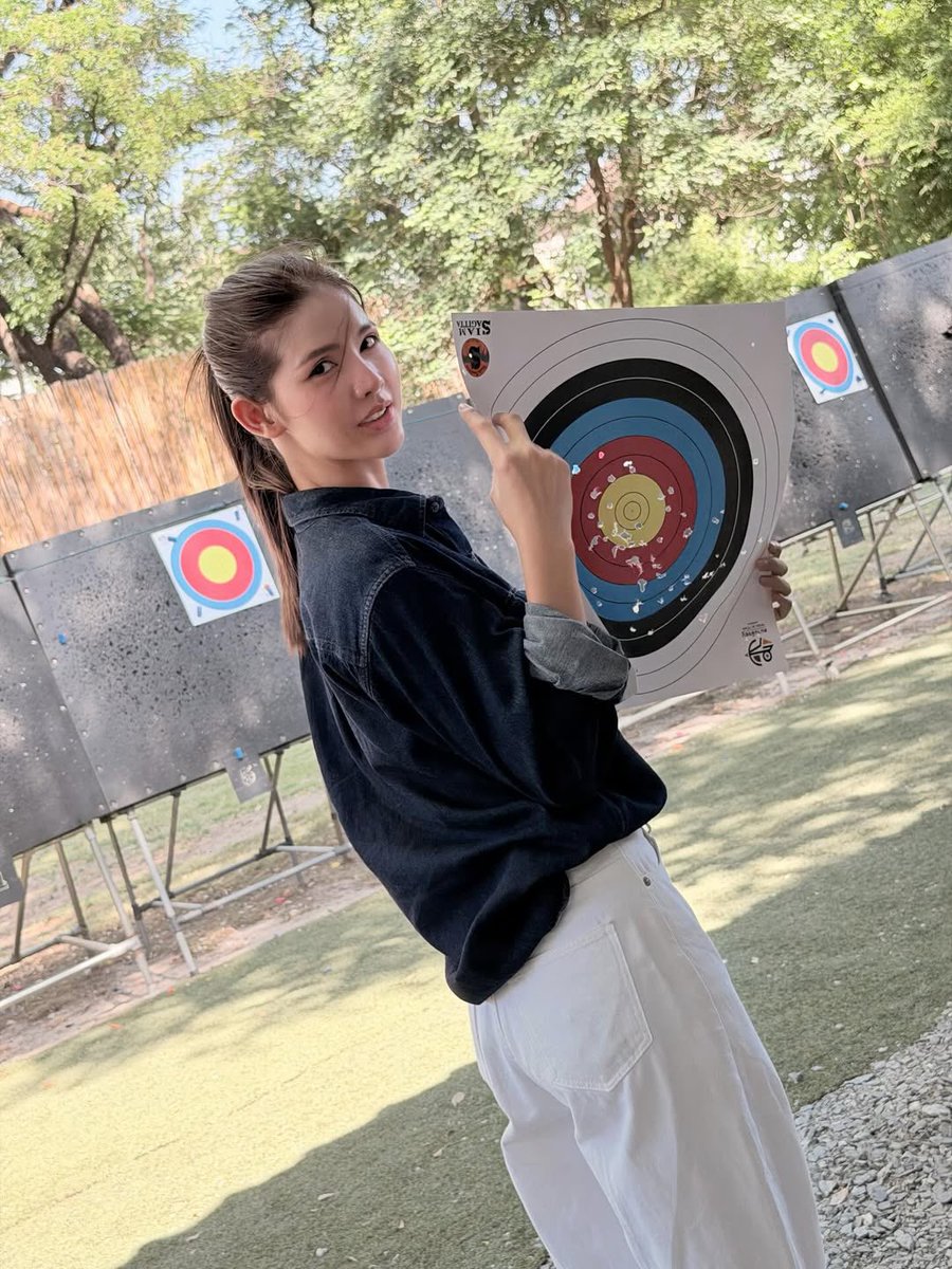 GirlOnFire tweet media