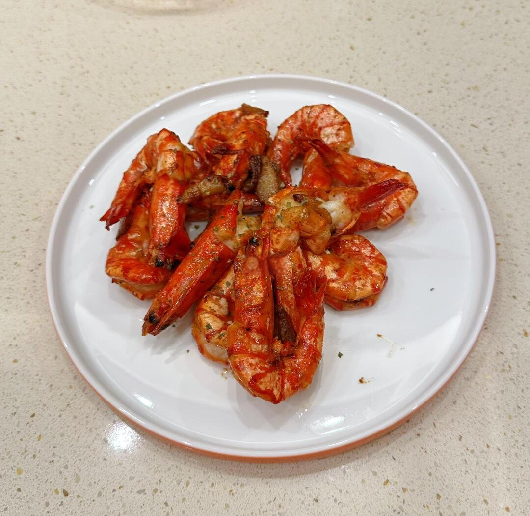 JtBedoya's tweet image. Tried the crispy garlic butter shrimp at @HarborBite today—juicy, buttery, with a hint of lemon zing! Paired with truffle fries that were chef’s kiss. 10/10, will be back for seconds.  #SeafoodLovers #HiddenGem