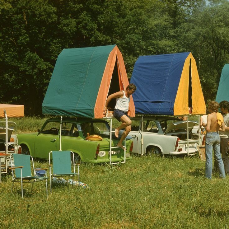 eastblocvisuals's tweet image. Trabant 601 cars equipped with specialized rooftop tents, East Germany, 1970s.