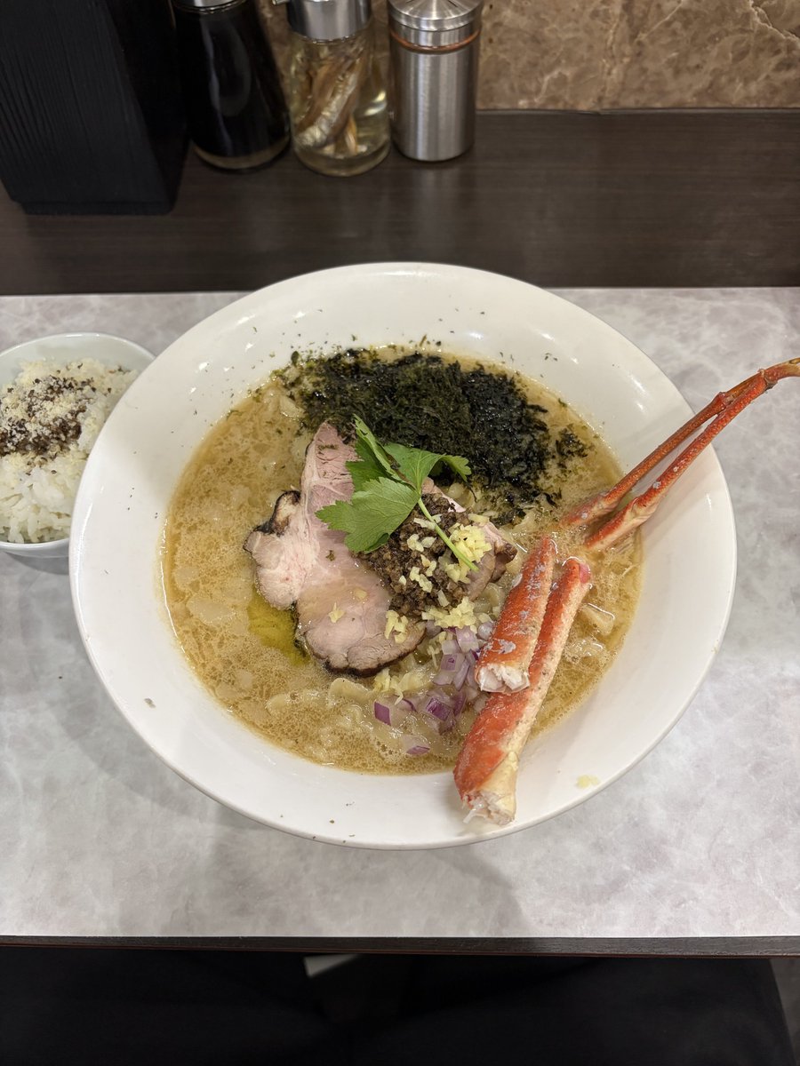 極上ズワイ蟹の芳醇塩そばとトリュフチーズめし
今まで味わったことのない衝撃の美味さ！
蟹の旨みが口全体に広がって最高でした！
次は何食べようかな〜！！

麺丼Dining 夢者さん