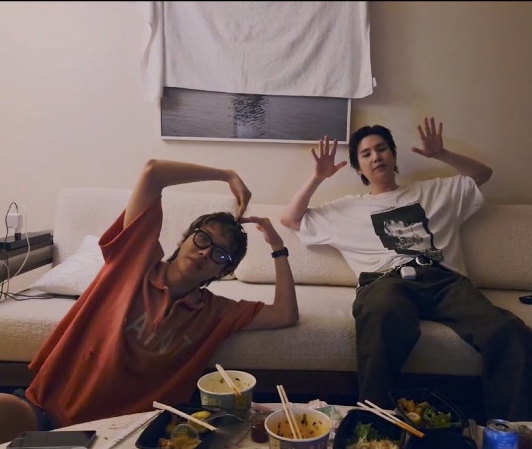 ellie (^‿^✿) is seeing bts ⟬⟭ tweet media