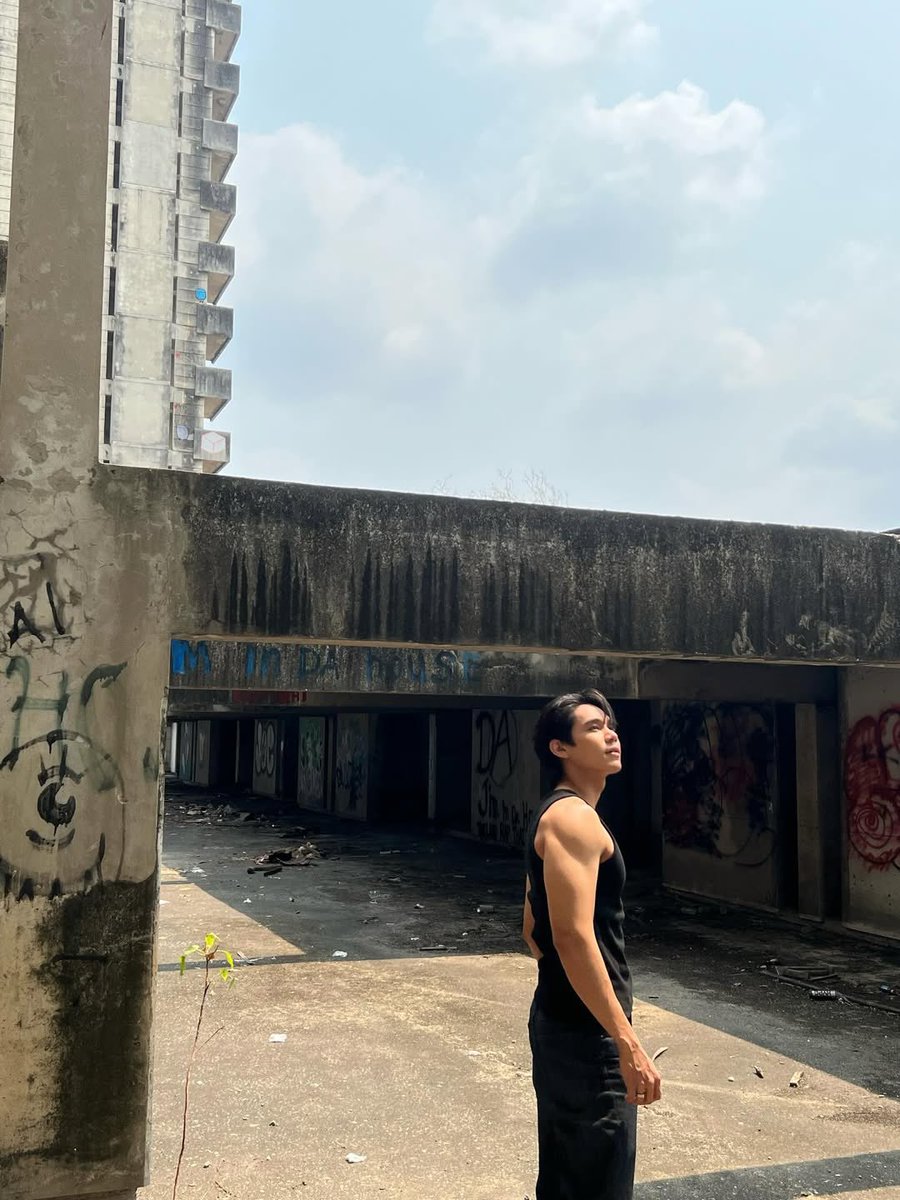 KMHR7NMI's tweet photo. 📆 04-29-26
🤳 IG UPDATE: ngernnn
Shoulder to shoulder🎸
#ngernnn #oattrt #NgernOat #NgernAnupart #OatTharathon
#TheSunFromAnotherStar #FoureverYouProjectPart2 https://t.co/VDLU89kVMK