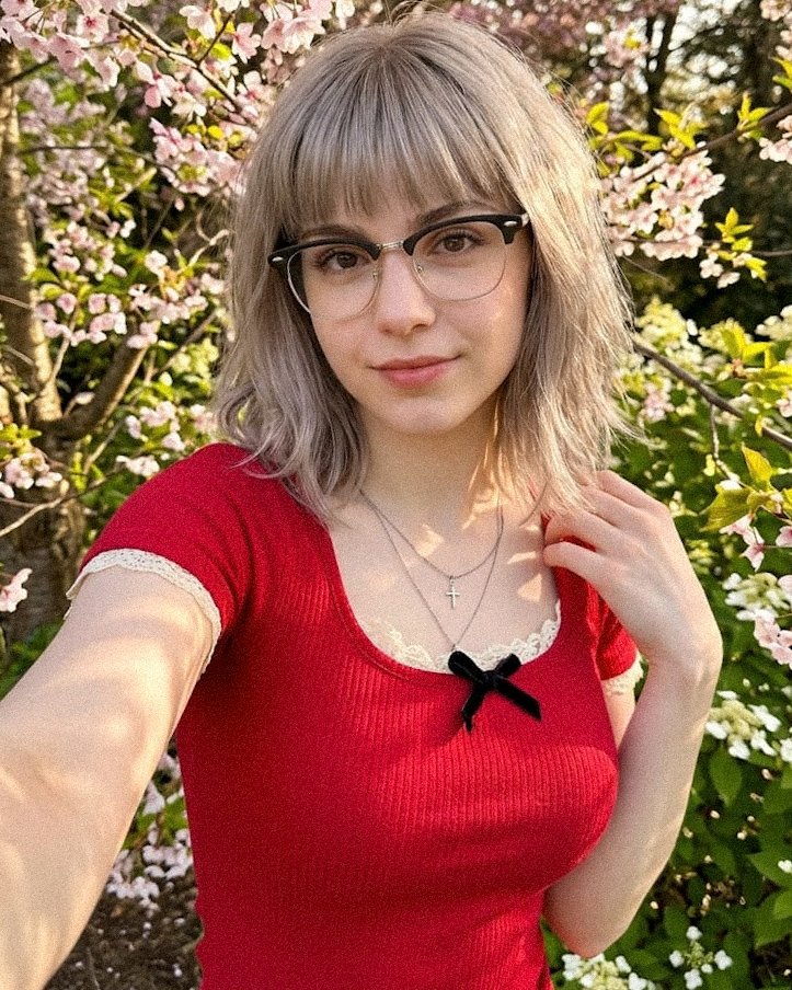 siennapumpkin's tweet image. Good Wednesday! Just another selfie to make your day a little brighter :)

#SpringVibes #Aesthetic #SoftGirl