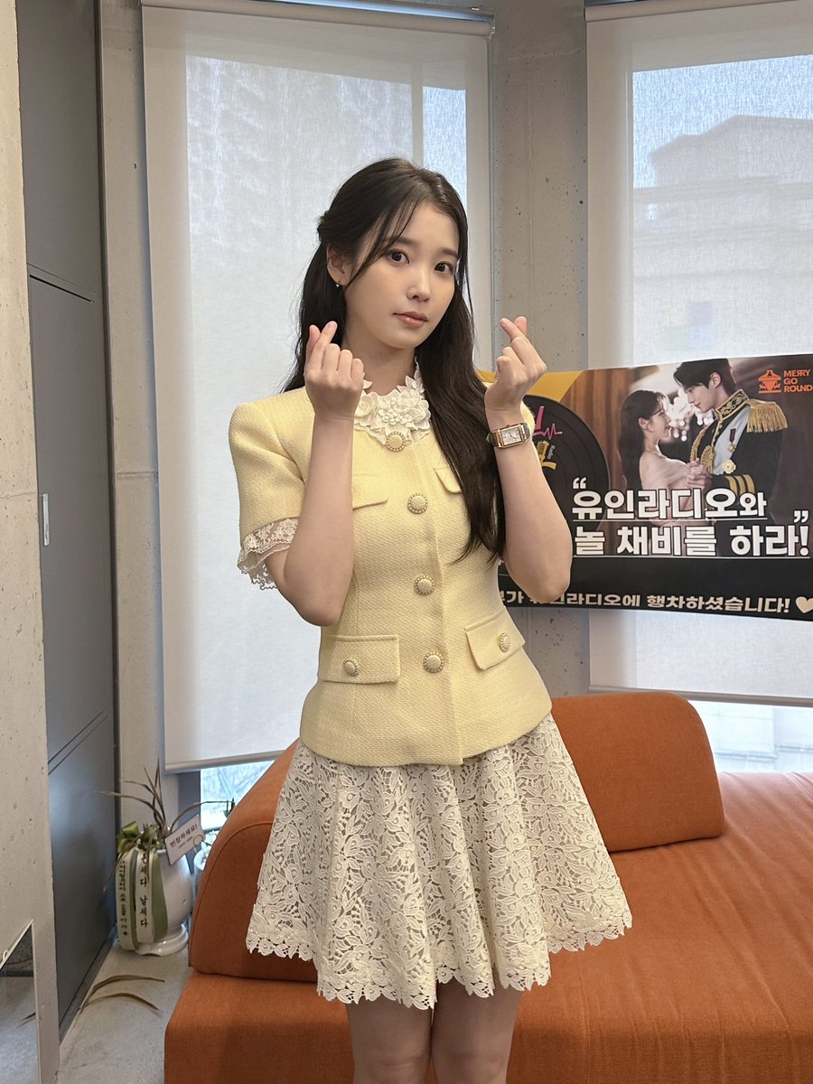 아이유(IU) tweet media