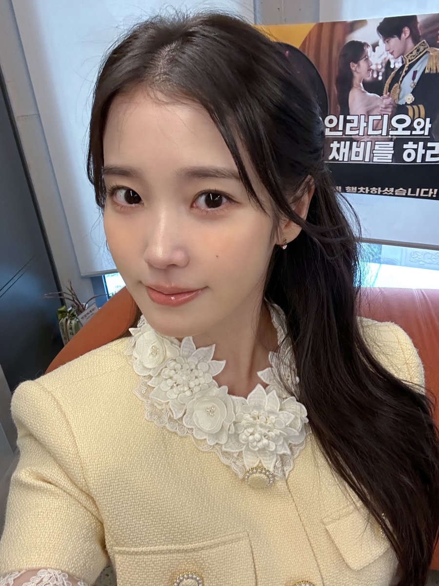 아이유(IU) tweet media