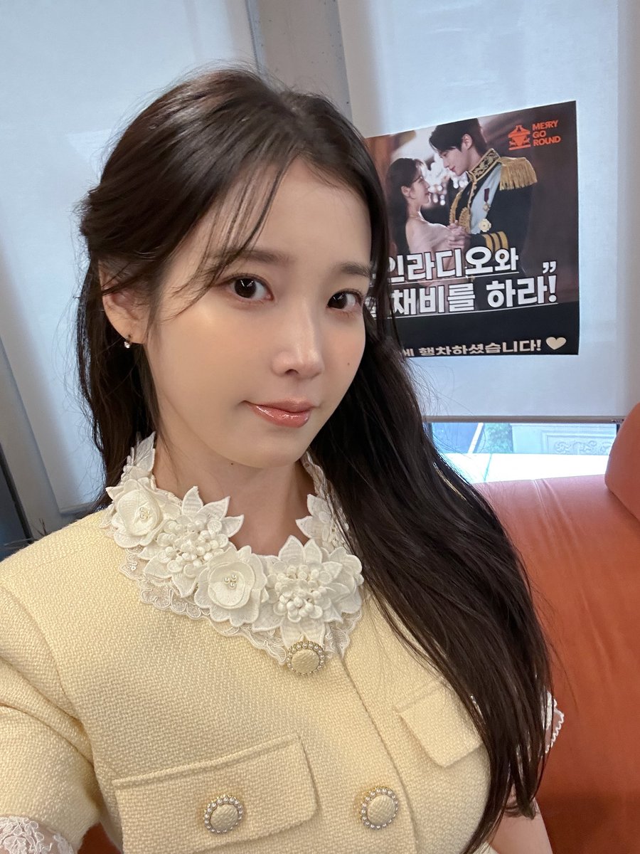 아이유(IU) tweet media