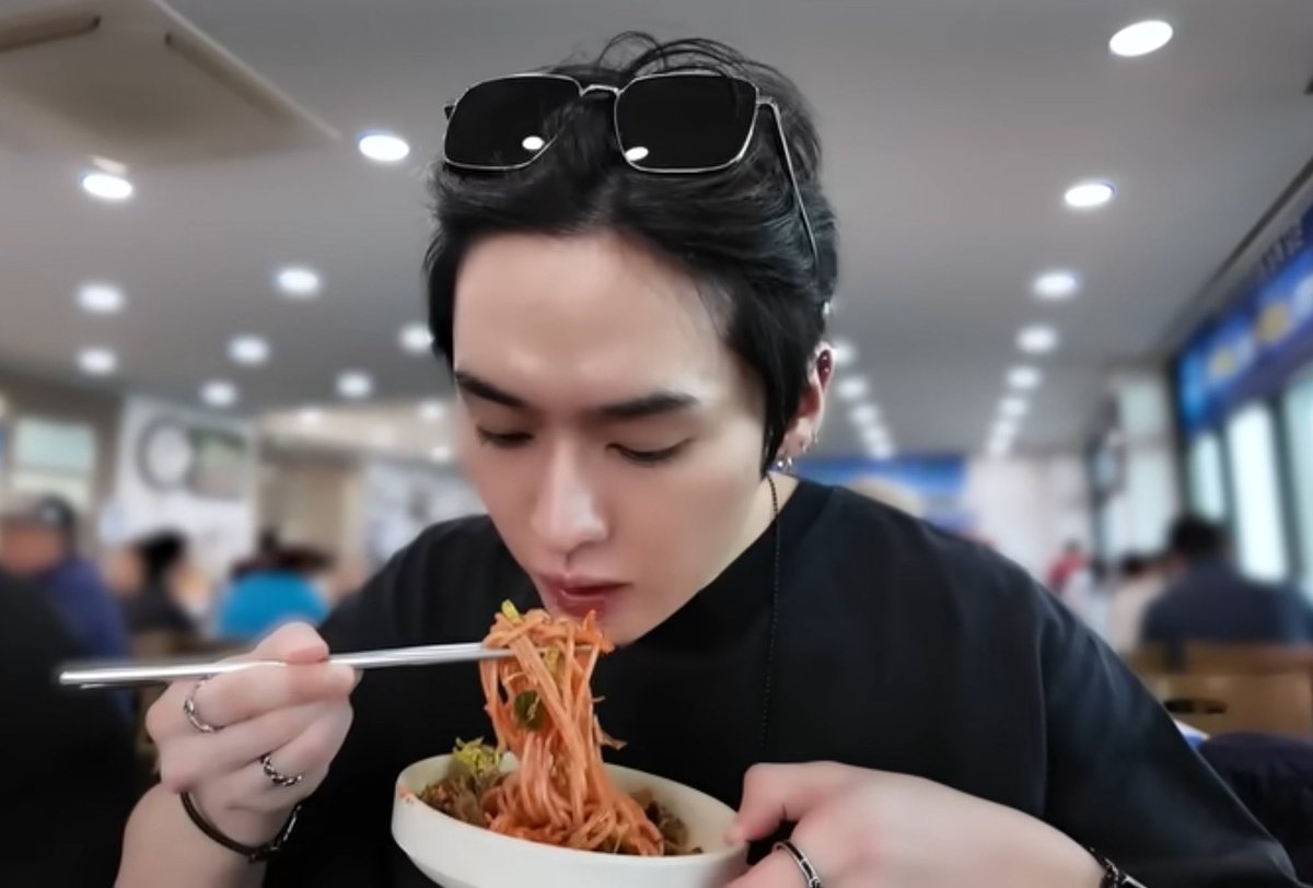 lara IS YOUR FAV HYUNHOER ⤮ fan acc tweet media