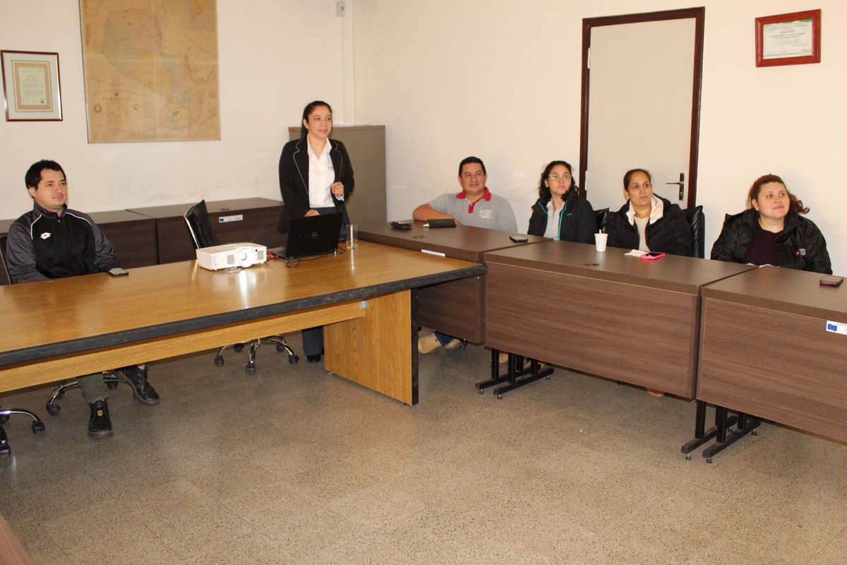 vmganaderiapy's tweet photo. Funcionarios técnicos y administrativos, participaron del Taller de inducción y socialización del Manual de funciones del VMG y las Políticas de operación y el diseño de control,  en el Marco del Sistema de Control Interno (MECIP-2015). https://t.co/gVansYRsNt
