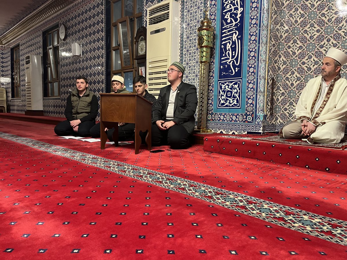 YediHilal Kâğıthane <a href="/yhkagithane/">YediHilal Kağıthane</a> olarak Hamidiye Ulu Camiinde “Akşamdan Yatsıya” programıyla Gazze başta olmak üzere mazlum coğrafyalardaki şehidler için ve kahraman şehidlerimiz için Kur’an tilavetiyle birlikte dualar edildi. ⁦<a href="/YediHilal/">YediHilal</a>⁩ ⁦<a href="/YediHilalist/">YediHilal İstanbul</a>⁩