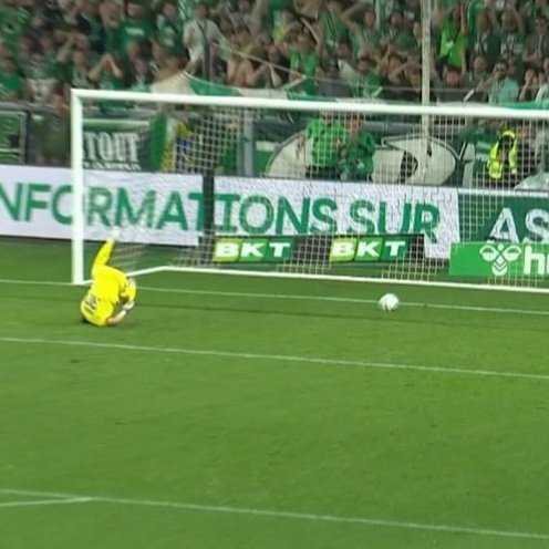 Troyen86's tweet photo. @Pistolero42000 @estac_officiel la banlieue de Lyon qui se tape une clim https://t.co/kucnKdA85b