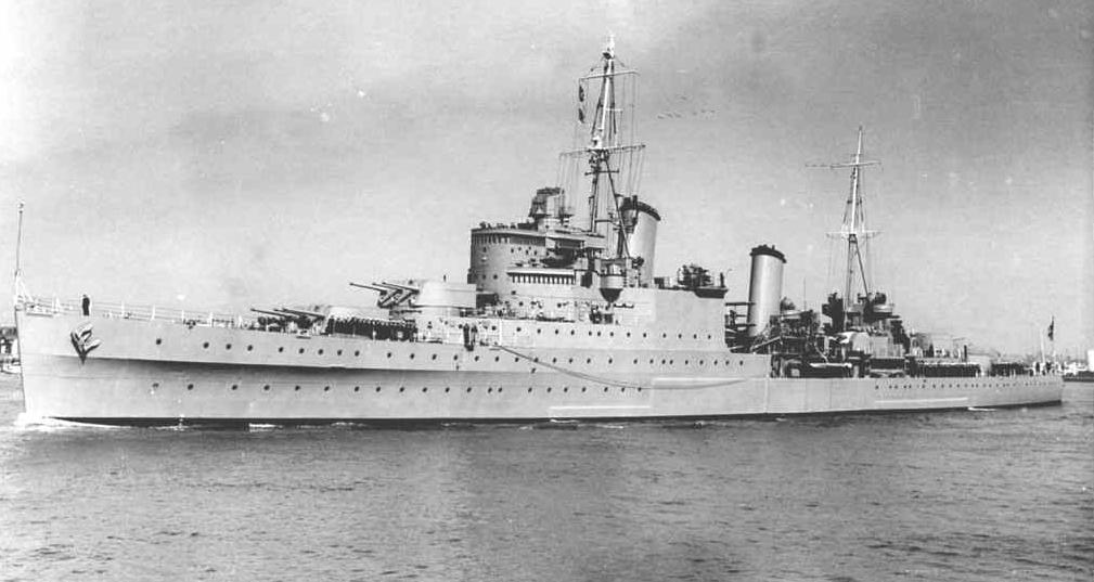 UKinNorway's tweet photo. #OnThisDay 86 years ago, the Norwegian royal family was evacuated, following the German invasion, from Molde to safety in Northern Norway on the @RoyalNavy ship HMS Glasgow. https://t.co/d5acT3etPO
