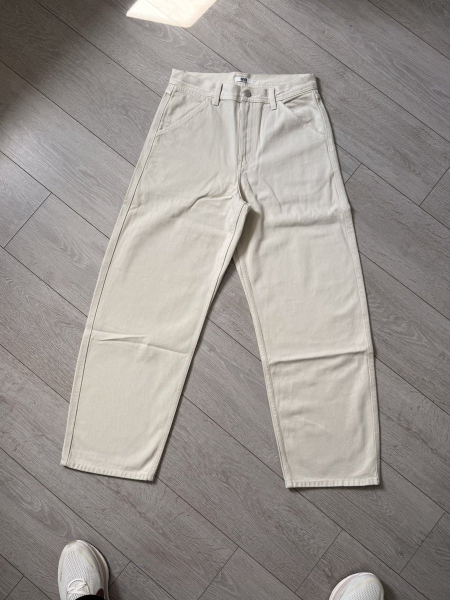 FitThemAll's tweet photo. Le jean barrel Uniqlo dans le coloris crème à 49,90€ est top 🌤️

⏩️ https://t.co/jcnC6pWeaP https://t.co/ZSA1WADwP5