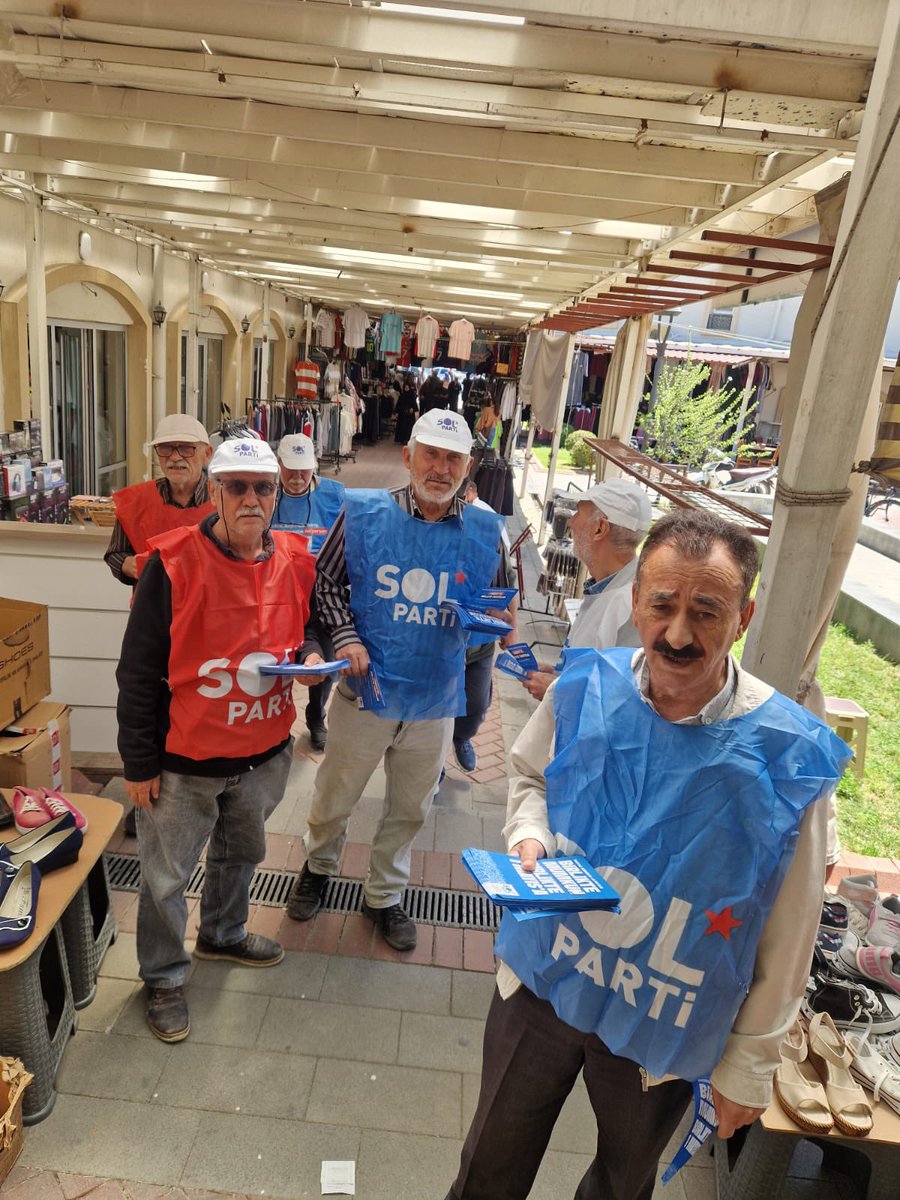 solpartimanisa's tweet photo. Bağımsız, Demokratik, Laik bir ülke birlikte mümkün.

Salihli ilçemizde çağrımızı yaptık.Şimdi hep birlikte 1 Mayıs'a ⭐ https://t.co/brY6giCqsd