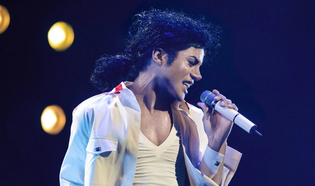 MARTINWULLICH's tweet photo. El hombre detrás del mito: Michael Jackson, un artista forjado a golpes, atrapado entre el éxito y la soledad (HAY VIDEÍTO). Reseña de Cristian A. Dominguez. Clic: https://t.co/8vOaqLvurL https://t.co/CLY2CMyY8Y