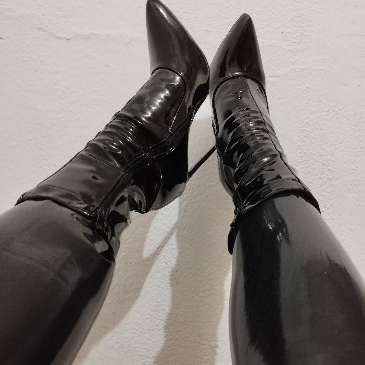 𝑳𝒊𝒇𝒆 𝑰𝒏 𝑺𝒉𝒊𝒏𝒚 ✨ tweet media