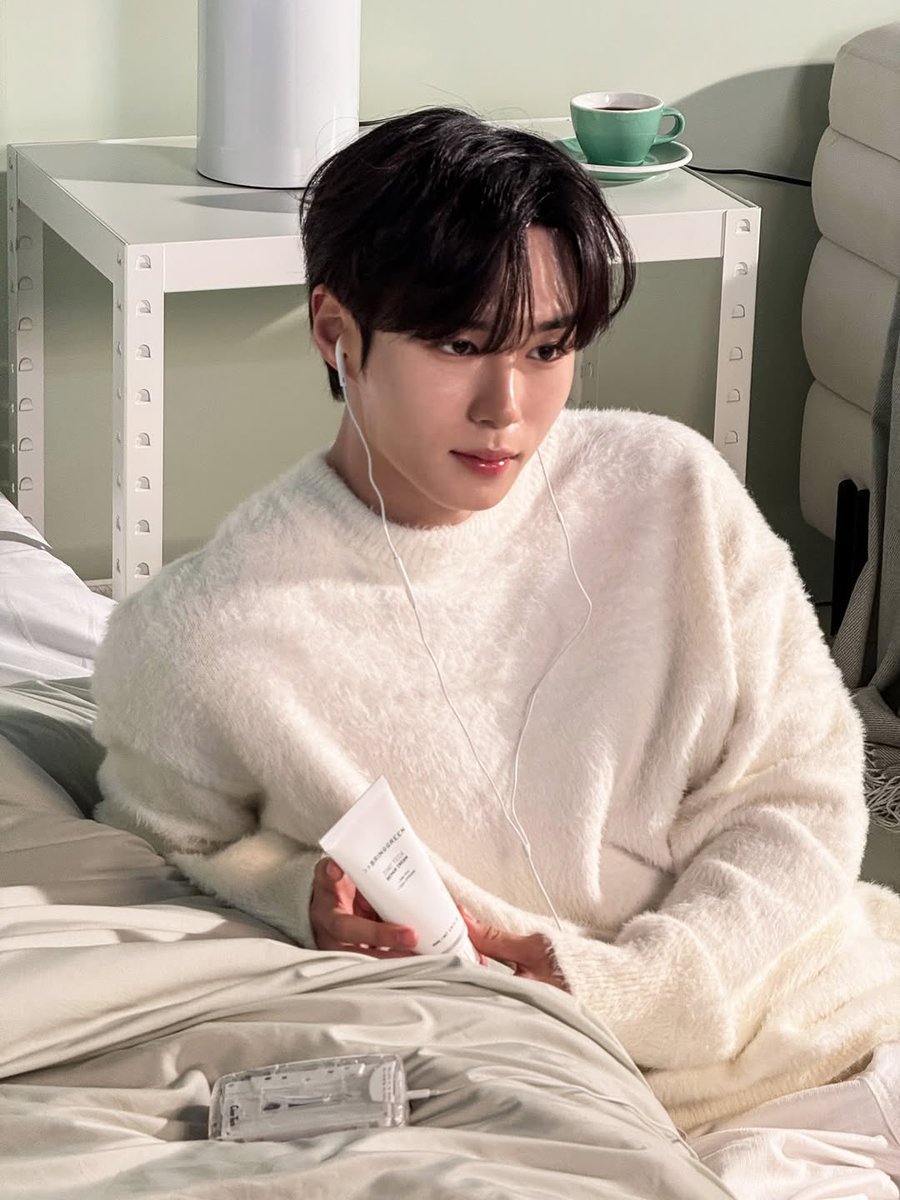 🦊🌹 tweet media