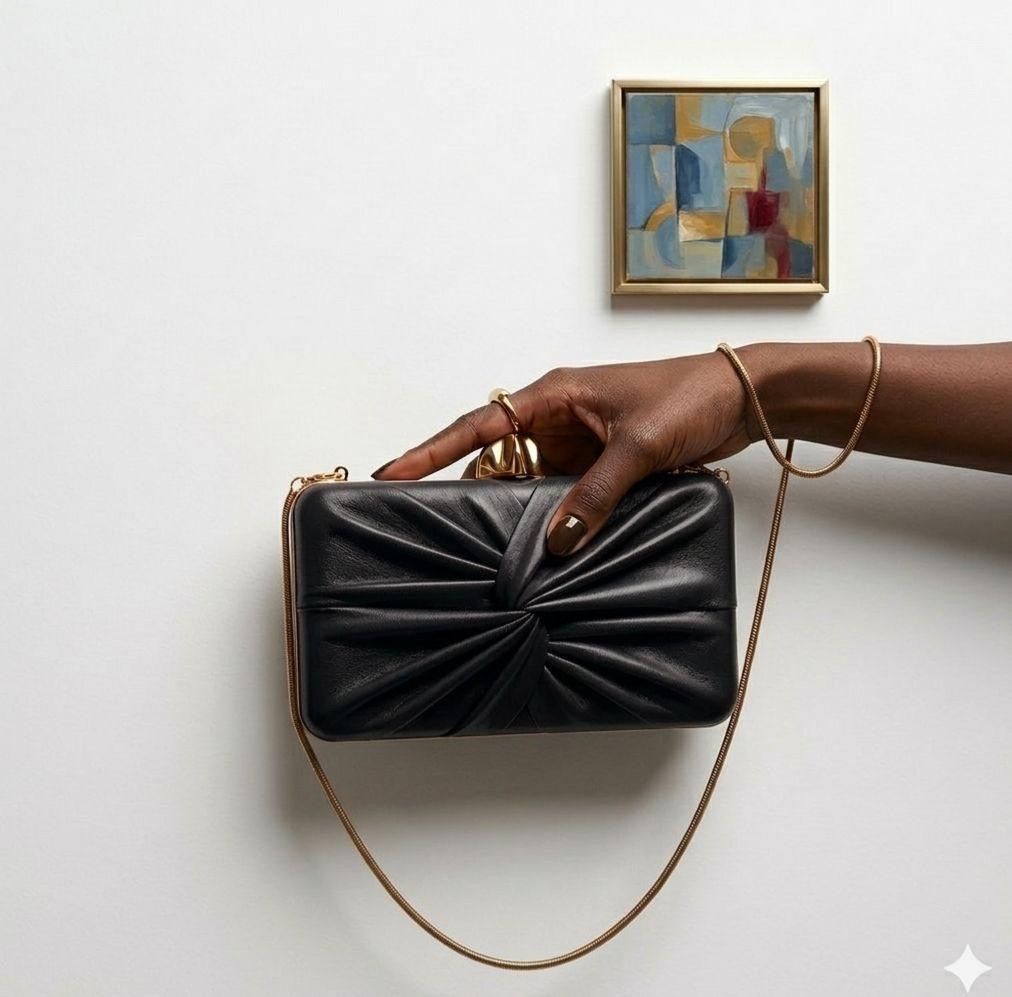 BagsandPursesNg's tweet image. Which colour do you prefer? 🎤 

Price: 26,000 naira only Send

Send a dm or WhatsApp us wa.me/2348091089888

#clutch #clutchpurse