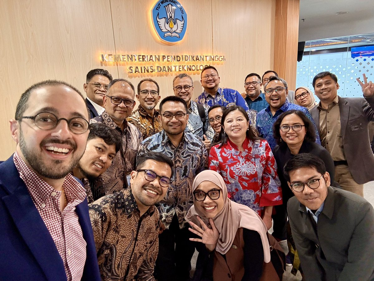 KamiarMohaddes's tweet image. Great to be in #Jakarta this morning! Thank you HE Brian Yuliarto (Minister of Higher Education, Science &amp;amp; Technology), Oki Earlivan (Special Advisor to the Minister) &amp;amp; friends at the ministry for organising a roundtable discussion w/ colleagues from @itbofficial &amp;amp; @UGMYogyakarta
