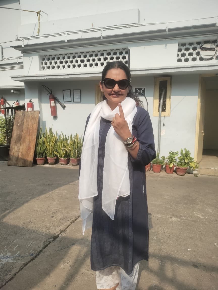 Inked !
I dedicate my vote to 
all the  legit citizens of Bengal whose names got deleted in the SIR ,to all those whose names are still stuck in adjudication !
জয বাংলা ✌️