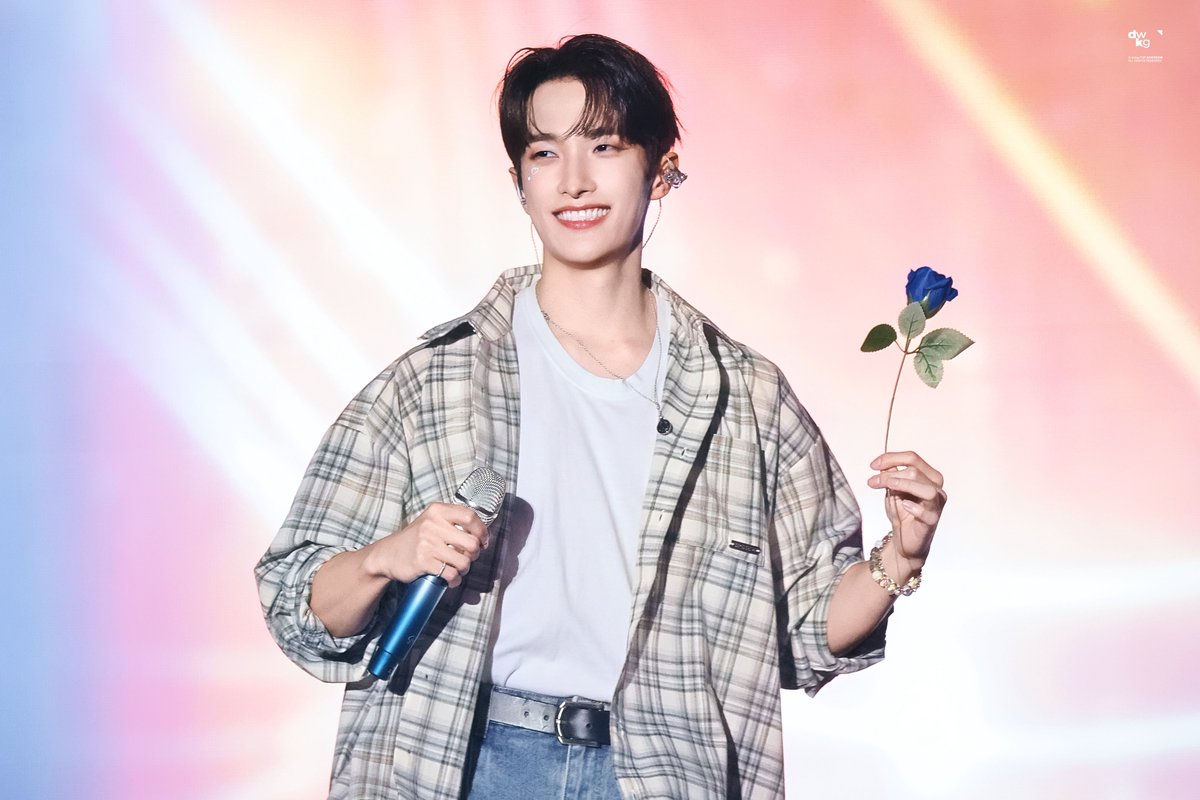 dwkg0218's tweet photo. 260429 dxs on stage in chiba

#도겸 #이석민 
#ドギョム #DOKYEOM 
#세븐틴 #SEVENTEEN https://t.co/vbeJ9mM5Bk
