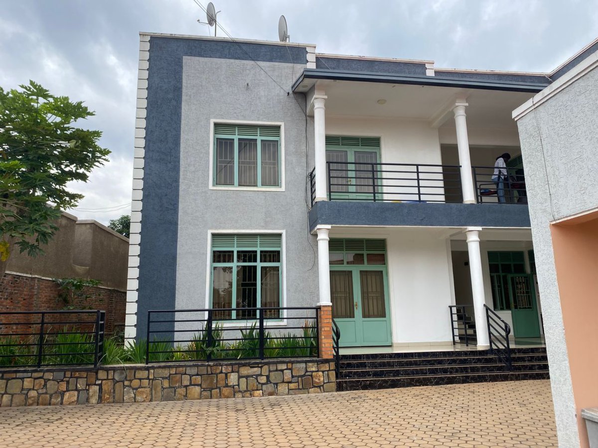 HouseInRwanda's tweet image. 🏠Kigali Unfurnished Apartment for Rent in Kabeza, Near the Market🆕

💸Price: 450,000 RWF /month
🛏️ Bedrooms: 2
🛀Bathrooms: 2
✅Plot size: 800.00 m²
🛋️Enough Parking Space

For further details:👇houseinrwanda.com/property/rent/…

Contact name:👨‍💼Nshimiyimana Eric

#Apartment #rent #kigali