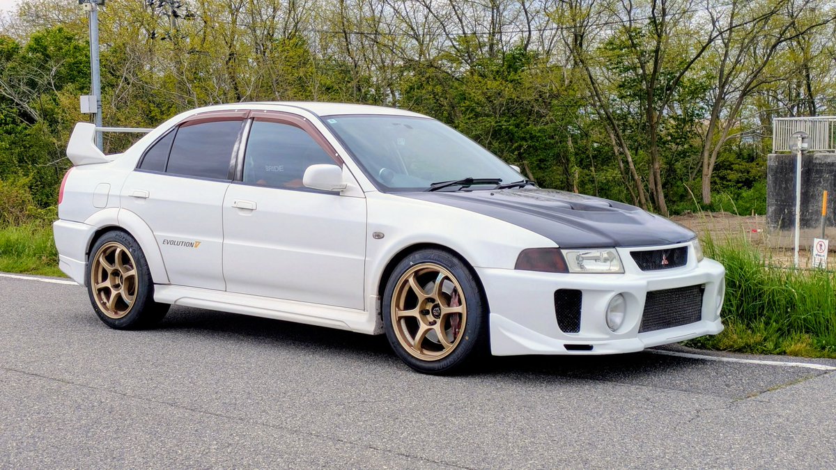 うなさか tweet media