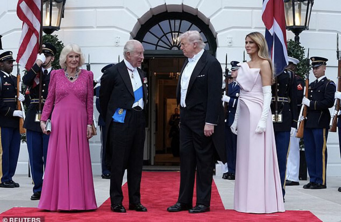 unreMARKLEble's tweet image. #KingCharles #QueenCamilla, POTUS and FLOTUS before the UK State dinner. The Queen looks stunning in that hot pink color, and FLOTUS in the baby pink-I love that they all coordinated. See how easy that is, #MeghanMarkle?