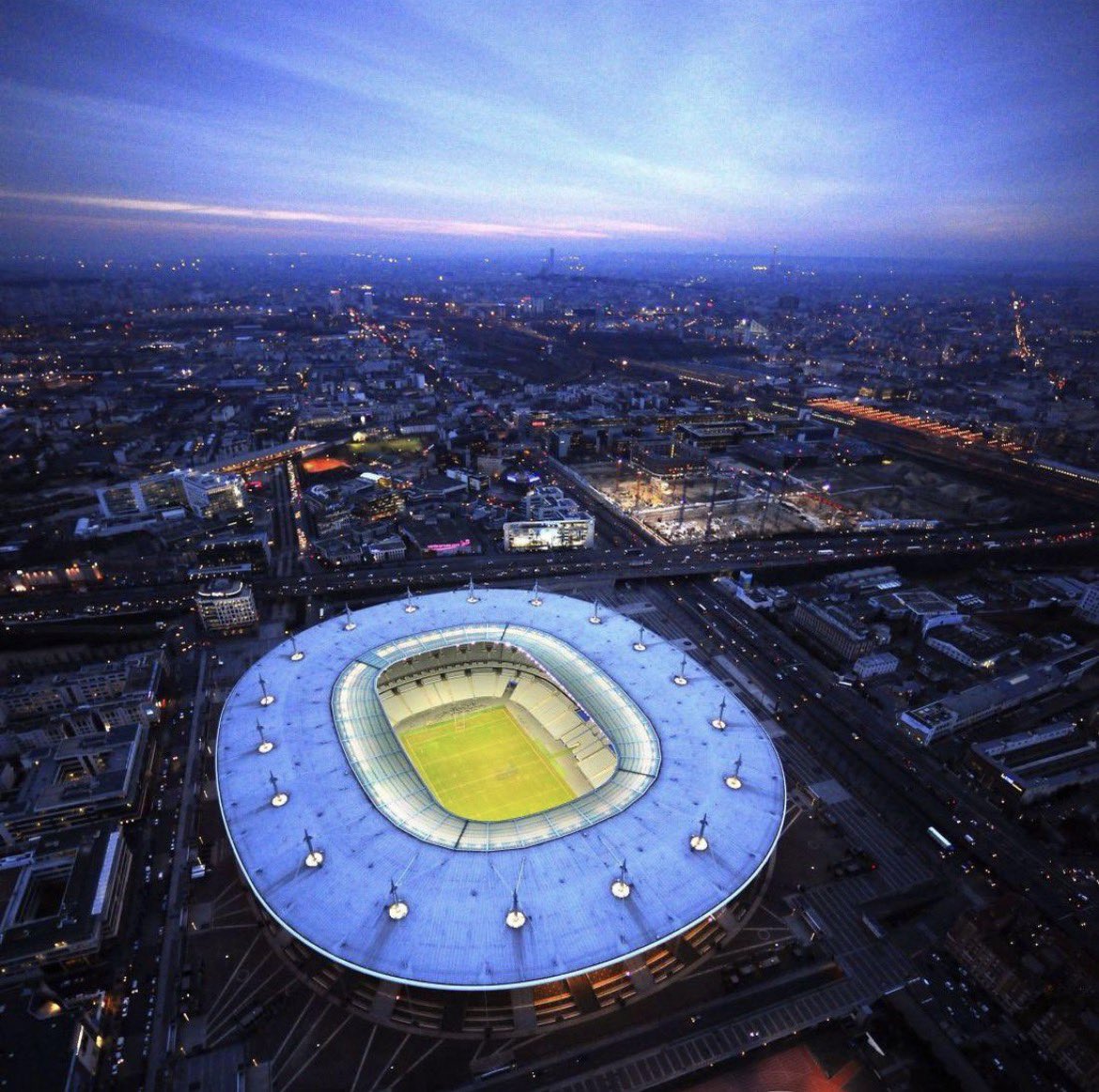 🚨| DANS 1 MOIS, AYA NAKAMURA
DÉBUTERA SA SÉRIE DE 3 CONCERTS AU STADE DE FRANCE. 🇫🇷
