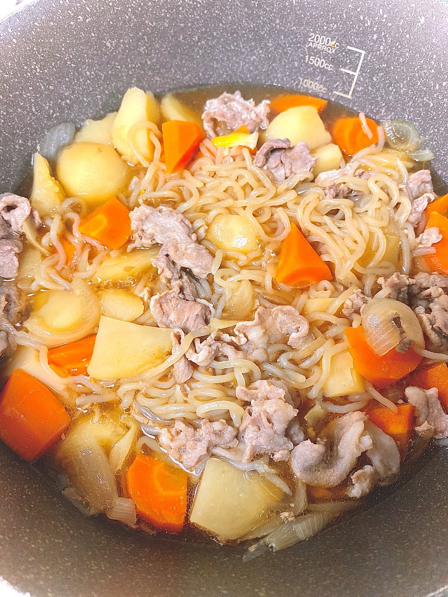 昭和の日っぽいものということで肉じゃがですわ〜糸こんたっぷり