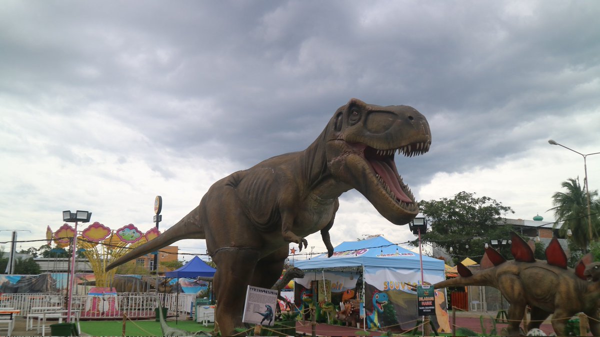 adgthia's tweet image. T-rex roar #dino #dinosaurus #trex #roar