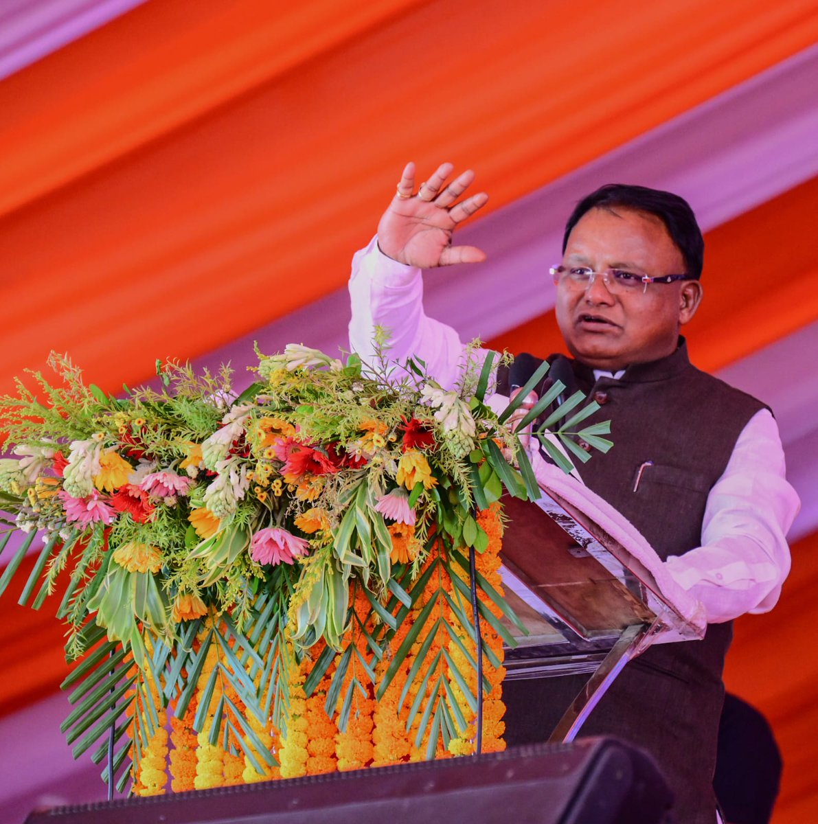 CRUT_BBSR's tweet image. ମାନ୍ୟବର ମୁଖ୍ୟମନ୍ତ୍ରୀ ଶ୍ରୀ ମୋହନ ଚରଣ ମାଝୀ କେନ୍ଦୁଝର ସହରରେ ଆମ ବସ୍ ସେବାର ଶୁଭାରମ୍ଭ କରିଛନ୍ତି। 
କେନ୍ଦୁଝରବାସୀଙ୍କ ସହଜ ଯାତାୟତ ନିମନ୍ତେ ପୁନଃନିର୍ମିତ ଆଧୁନିକ ଆମ ବସ୍ ଡିପୋରୁ ପ୍ରମୁଖ ୬ଟି ରୁଟ୍‌ରେ ୨୫ଟି ଇ-ବସ୍ ଚଳାଚଳ ହେବ।
#amabus #greenmobility #smarttransport #odisha