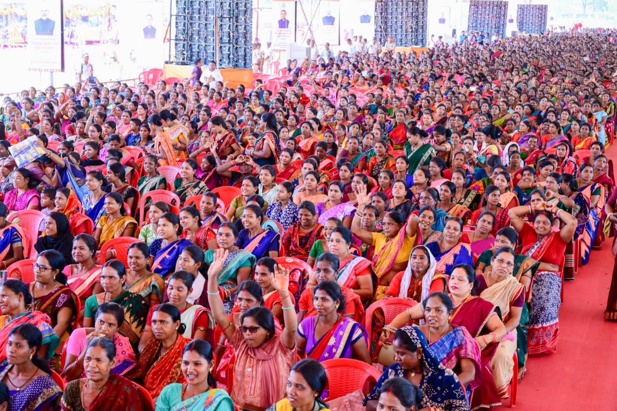 CRUT_BBSR's tweet image. ମାନ୍ୟବର ମୁଖ୍ୟମନ୍ତ୍ରୀ ଶ୍ରୀ ମୋହନ ଚରଣ ମାଝୀ କେନ୍ଦୁଝର ସହରରେ ଆମ ବସ୍ ସେବାର ଶୁଭାରମ୍ଭ କରିଛନ୍ତି। 
କେନ୍ଦୁଝରବାସୀଙ୍କ ସହଜ ଯାତାୟତ ନିମନ୍ତେ ପୁନଃନିର୍ମିତ ଆଧୁନିକ ଆମ ବସ୍ ଡିପୋରୁ ପ୍ରମୁଖ ୬ଟି ରୁଟ୍‌ରେ ୨୫ଟି ଇ-ବସ୍ ଚଳାଚଳ ହେବ।
#amabus #greenmobility #smarttransport #odisha
