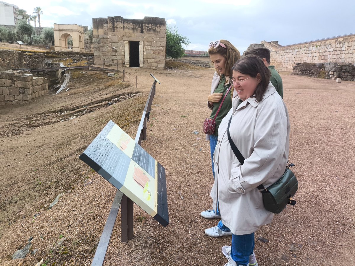 FUNDHEX's tweet image. 🏛️Hoy volvemos a este escenario histórico, la Alcazaba Árabe de Mérida, para continuar con una nueva jornada formativa dentro del "Programa de Inclusión del Consorcio". 
#Inclusión 
#Patrimonio 
#AccesibilidadCultural 
#InserciónLaboral