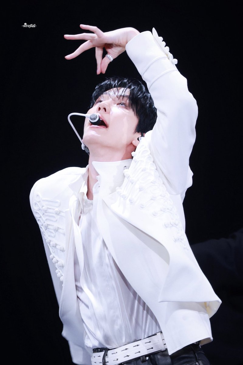 ·𝐧𝐨𝐭𝐚𝐬𝐡𝐞𝐥𝐥· tweet media