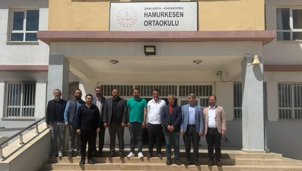 Badillider's tweet photo. “En büyük servetimiz çocuklarımızdır” anlayışıyla, Badıllı Derneği Eğitim Komisyonu olarak Hamurkesen Ortaokulu’nu ziyaret ettik. Gerçekleştirdiğimiz verimli istişareler neticesinde alınan kararların, başta öğrencilerimiz olmak üzere tüm ailemiz için hayırlı olsun. https://t.co/6sDUBcDlMX