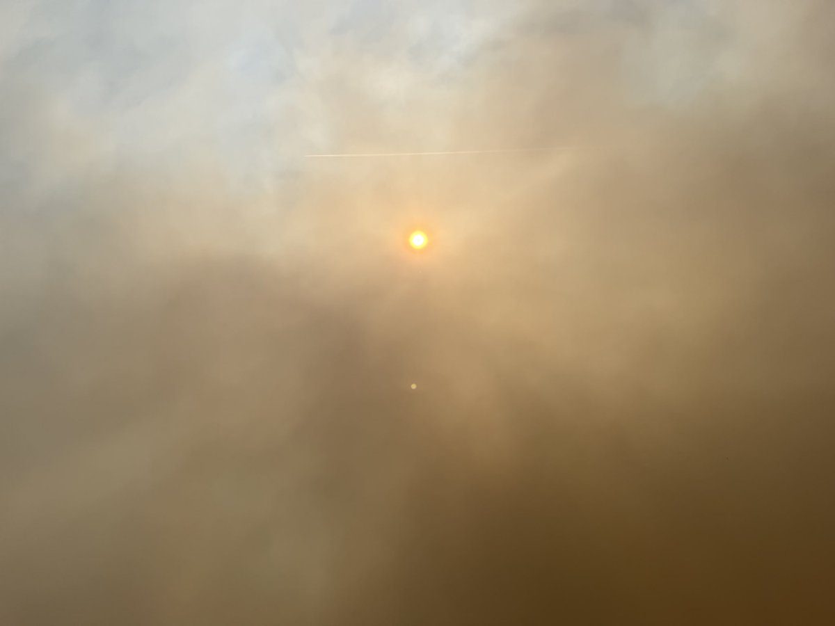 erica_v_leeuwen's tweet image. Rookwolken en indringende brandlucht in #Harderwijk door de heftige #brand in ‘t Harde🔥 
@weermanrobert @Alpenweerman  @HartvNL @EdAldus @BuienRadarNL  @helgavanleur @weerenradar_nl   @OmroepGLD  @gemharderwijk @SevereweatherNL @pictureofNL #brand #tharde #harde #droogte