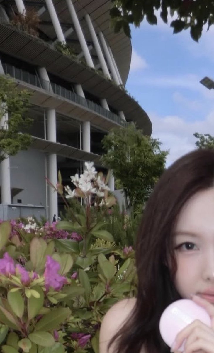 え？ナヨンちゃんのこの写真、、
撮ってるところもしかして国立競技場？😧
散歩してたらナヨンちゃんの撮影してる所見れた可能性もあるってこと？🤷‍♀️✨