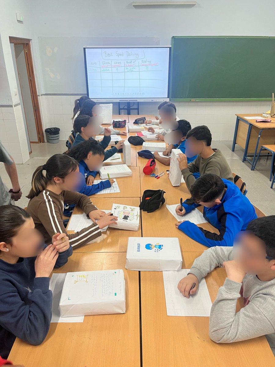 iestdp's tweet photo. Por el #DíaDelLibro, los alumnos d 1ºA y 1ºD, han realizado un Book Speed Dating para compartir su opinión sobre su libro favorito con los compañeros. https://t.co/l1sH8vuwXf