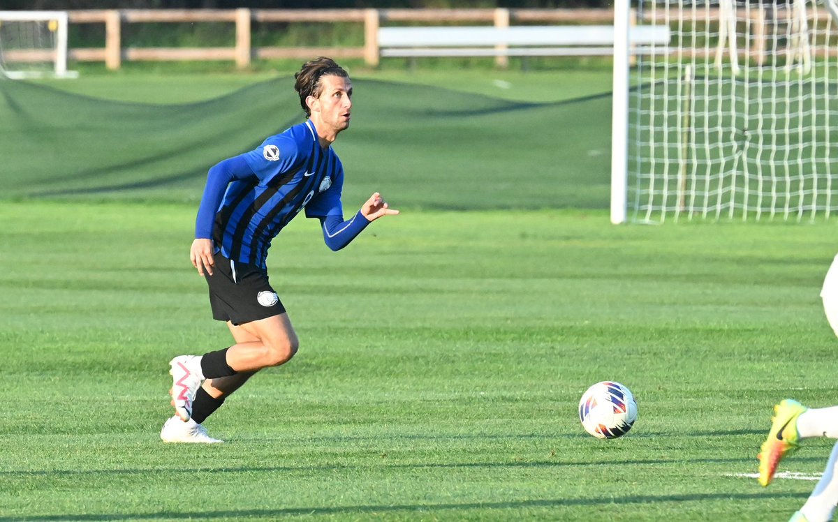 aefranceschi's tweet photo. From striker to Center Mid changed how I see football completely.
You start thinking before receiving, not after. https://t.co/yv1mI7XHXW
