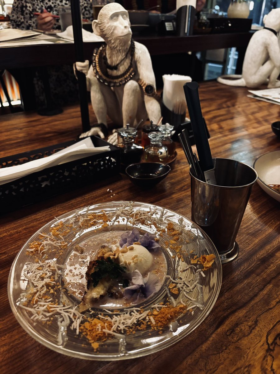 arnk004's tweet photo. 友達に単行本発売のお祝いしてもらってきた🎊 https://t.co/RH8GWZBATt