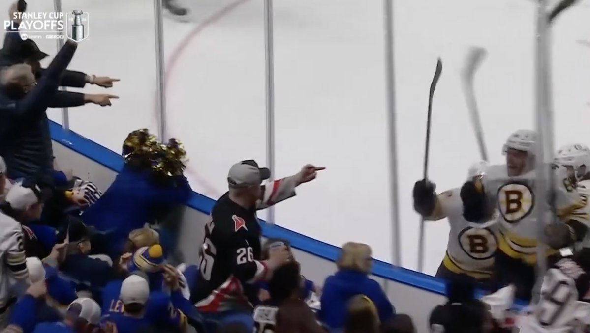 jer979's tweet image. It's  very sad that a grown man would care so much about an (ultimately) meaningless hockey game that when his team loses in OT, he gives the finger to the opposing player who scored.

Get a grip, man.

#ESPN #Bruins #Sabres #NHL