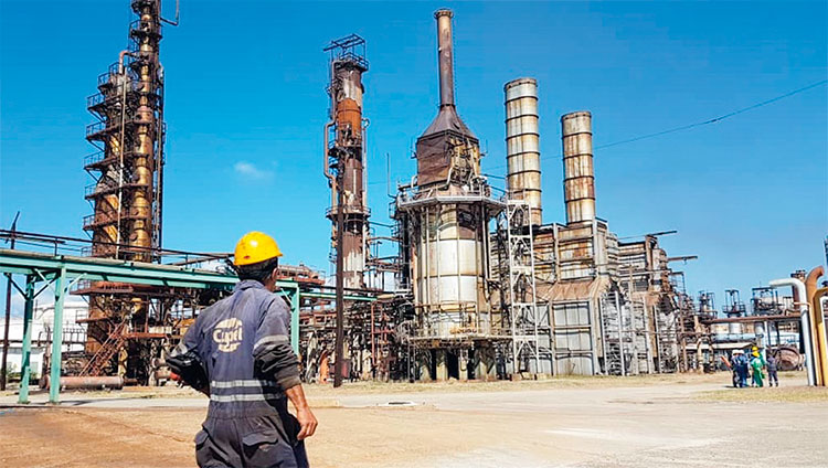 BrunoRguezP's tweet image. Frente al cerco energético y las amenazas, #Cuba no se detiene.

Nuestro Partido, Estado y Gobierno priorizan acciones para continuar apoyando los procesos productivos y la vitalidad del país.

Por eso se recibe con entusiasmo que, producto de la ciencia y la tecnología nacional,