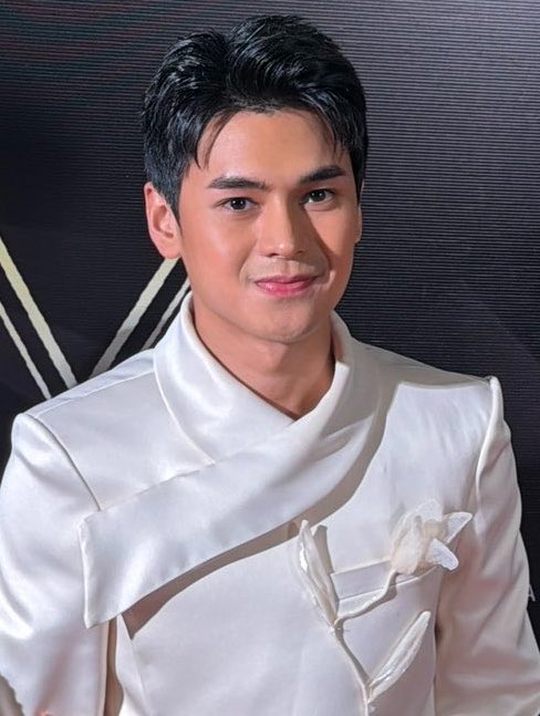 𝓈𝑜𝓁𝒶 ☀️ tweet media