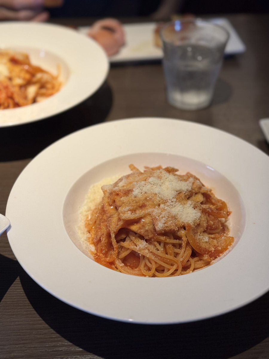 gma_haruka's tweet photo. 今週は先輩、同期とCOGS DINING KAGURAZAKAでランチ🍽️🌿
元パン屋さんが手掛けるお店らしく、セットのパンが美味しすぎる…！特にそら豆とチーズのパンが🫶またパンメインで再訪したいです🫠🥐✨
#企業公式相互フォロー #神楽坂ランチ https://t.co/48p4GziXlQ