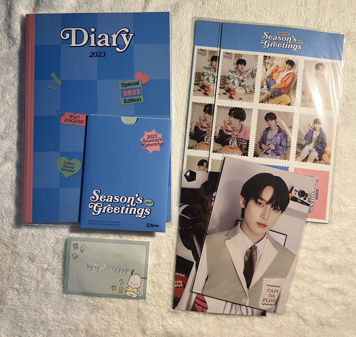 ShoppppKpop's tweet photo. พร้อมส่ง❕

🪄 season greetings ssgt 2023 ซซกต
🌟 90 ( ได้ของทั้งหมดในภาพ )

📮ค่าส่ง 40

ขอดูเพิ่มเติมได้น้าาา🙇🏻‍♀️💗

#ตลาดนัดenhypen #ตลาดนัดเอนไฮเพน https://t.co/8GyUGo0kcN